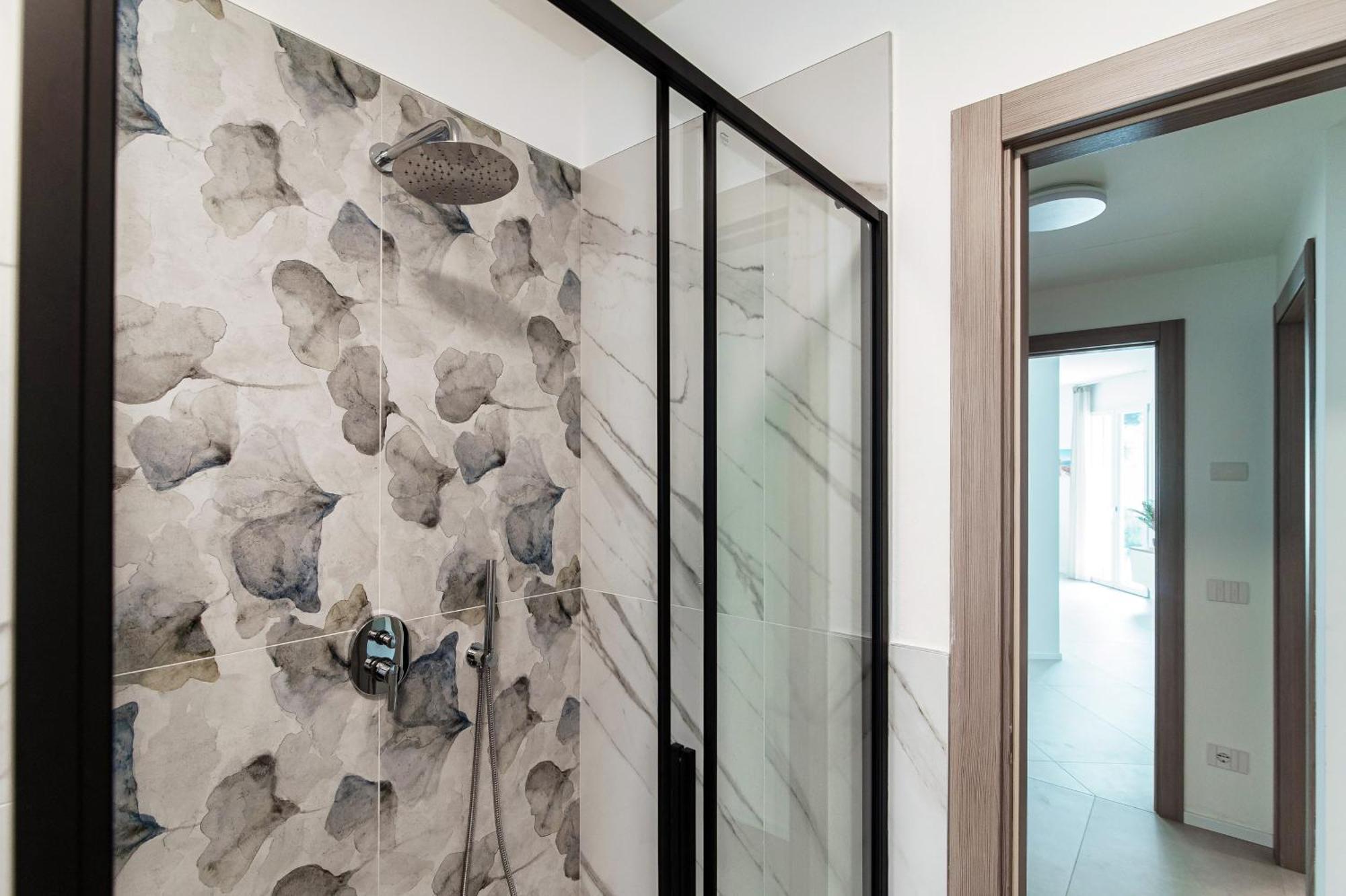 Lario Suite Apartments By Quokka 360 - With Parking Next To Como City Екстериор снимка